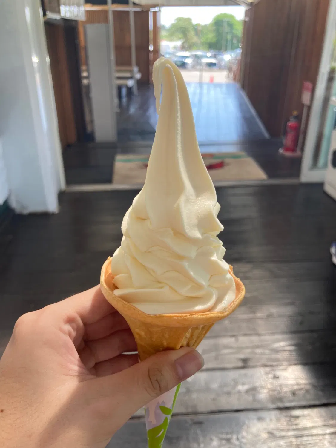 白くて大きなソフトクリーム