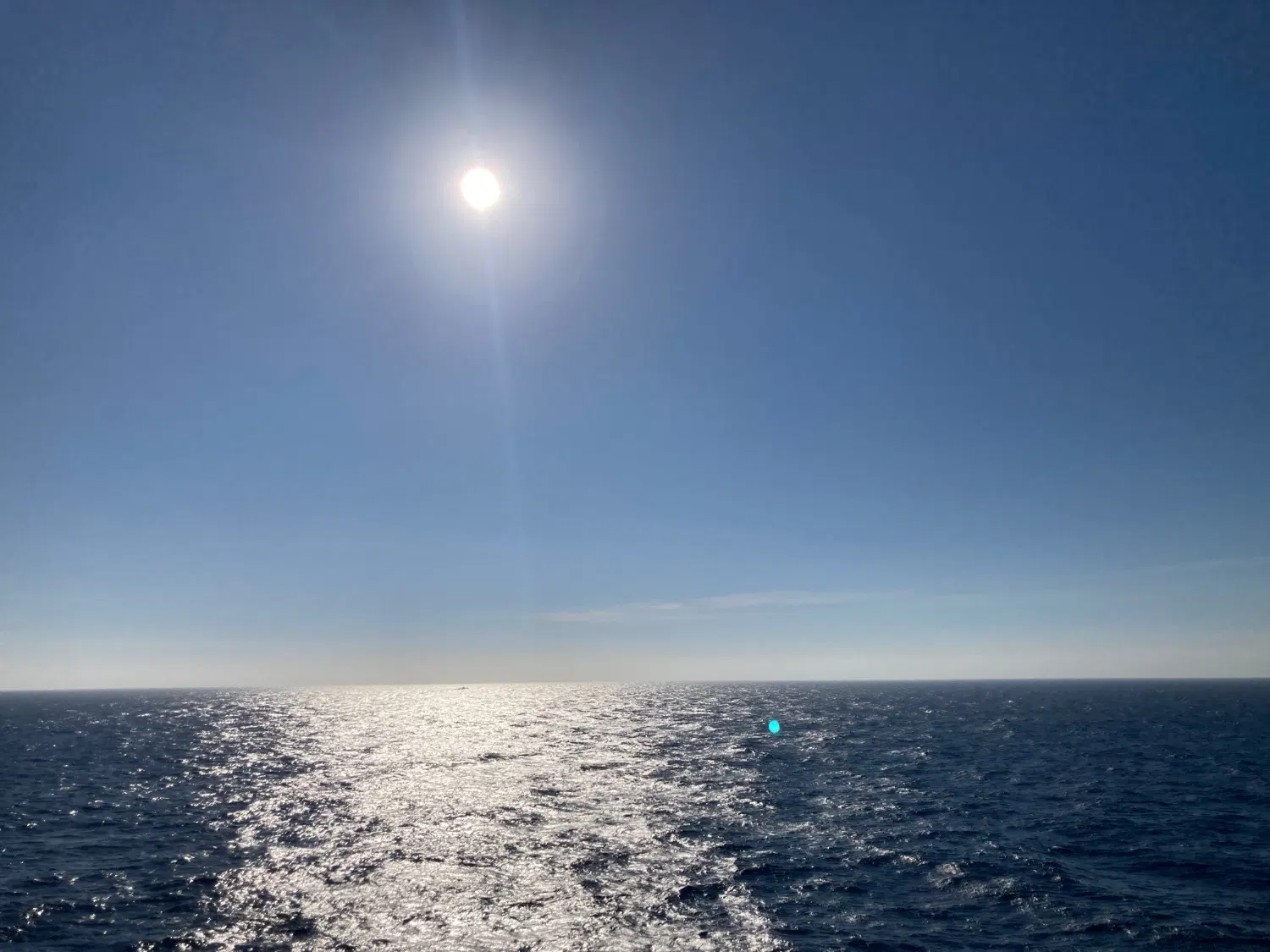 太陽の上った太平洋