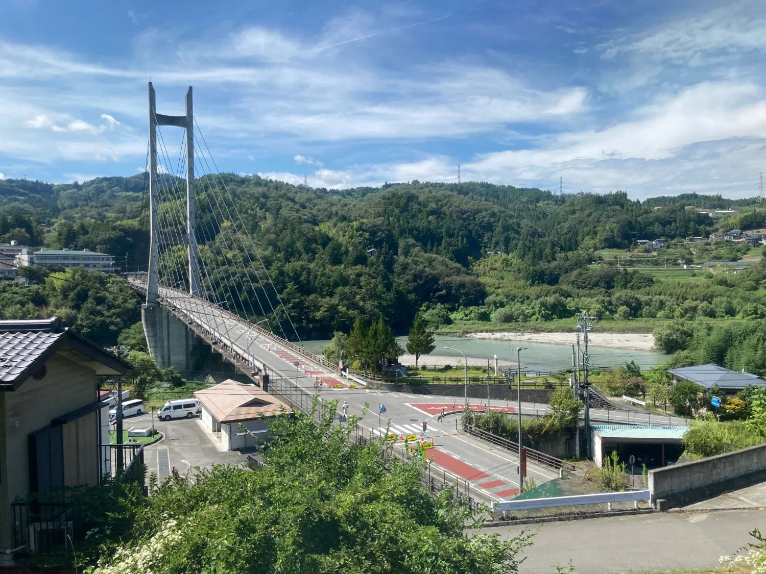 温田駅を発車直後に見える天竜川と南宮大橋